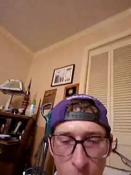 Snapshot of mresquared chatting on 05/18/26, 08:57 mresquared online show from 05/18/26, 08:57