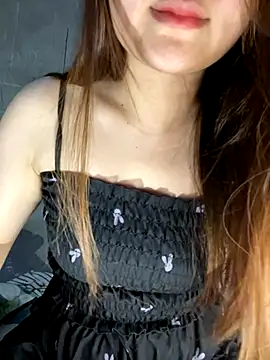 Snapshot of Hinne07 chatting on 10/13/25, 03:46 Hinne07 online show from 10/13/25, 03:46