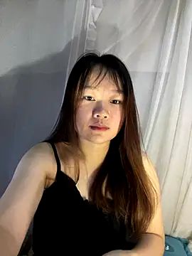 Snapshot of Hinne07 chatting on 11/17/25, 12:47 Hinne07 online show from 11/17/25, 12:47