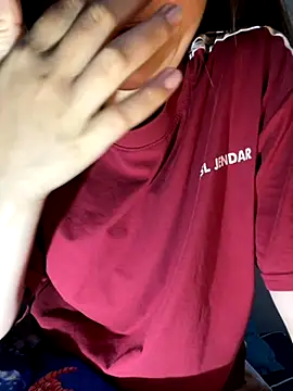 Snapshot of Hinne07 chatting on 11/12/25, 12:59 Hinne07 online show from 11/12/25, 12:59