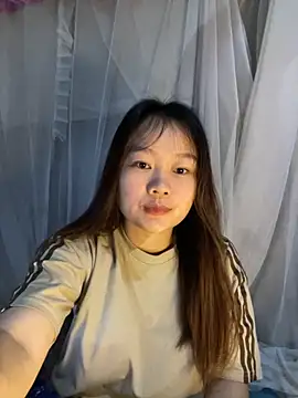 Snapshot of Hinne07 chatting on 11/13/25, 12:25 Hinne07 online show from 11/13/25, 12:25