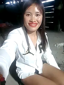 Snapshot of rubi_bae chatting on 05/04/26, 11:24 rubi bae online show from 05/04/26, 11:24