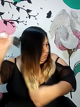 Snapshot of curvy_diva_ chatting on 11/15/25, 11:14 curvy diva online show from 11/15/25, 11:14