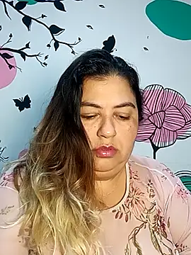 Snapshot of curvy_diva_ chatting on 10/24/25, 11:09 curvy diva online show from 10/24/25, 11:09