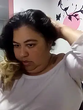 Snapshot of curvy_diva_ chatting on 11/09/25, 10:19 curvy diva online show from 11/09/25, 10:19