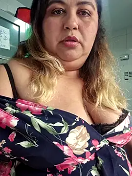 Snapshot of curvy_diva_ chatting on 10/23/25, 01:54 curvy diva online show from 10/23/25, 01:54