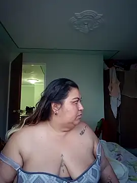 Snapshot of curvy_diva_ chatting on 11/24/25, 10:32 curvy diva online show from 11/24/25, 10:32