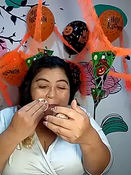 Snapshot of curvy_diva_ chatting on 10/27/25, 11:11 curvy diva online show from 10/27/25, 11:11