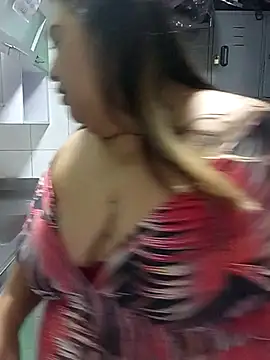 Snapshot of curvy_diva_ chatting on 12/17/25, 10:42 curvy diva online show from 12/17/25, 10:42