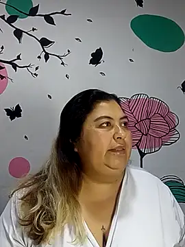 Snapshot of curvy_diva_ chatting on 10/15/25, 11:07 curvy diva online show from 10/15/25, 11:07