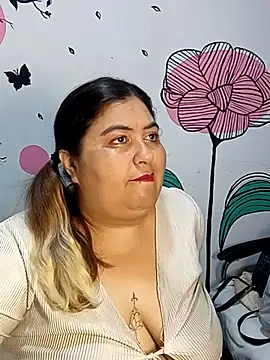 Snapshot of curvy_diva_ chatting on 10/14/25, 01:12 curvy diva online show from 10/14/25, 01:12