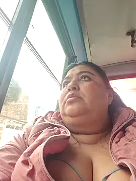 Snapshot of curvy_diva_ chatting on 11/17/25, 08:46 curvy diva online show from 11/17/25, 08:46