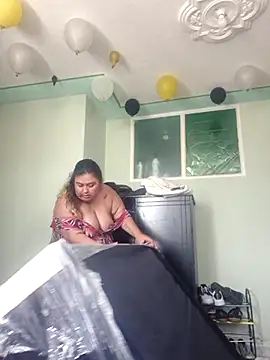 Snapshot of curvy_diva_ chatting on 11/11/25, 02:56 curvy diva online show from 11/11/25, 02:56