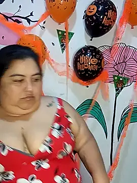 Snapshot of curvy_diva_ chatting on 10/31/25, 11:18 curvy diva online show from 10/31/25, 11:18