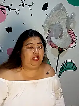 Snapshot of curvy_diva_ chatting on 11/27/25, 11:32 curvy diva online show from 11/27/25, 11:32