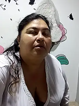 Snapshot of curvy_diva_ chatting on 12/16/25, 09:13 curvy diva online show from 12/16/25, 09:13