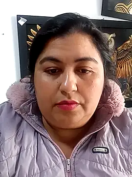 Snapshot of curvy_diva_ chatting on 10/29/25, 01:43 curvy diva online show from 10/29/25, 01:43