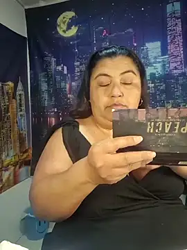 Snapshot of curvy_diva_ chatting on 04/05/26, 08:54 curvy diva online show from 04/05/26, 08:54