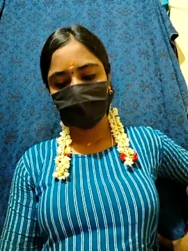 mini-queen online show from 11/17/25, 04:11