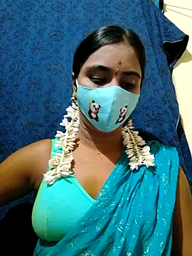 mini-queen online show from 10/31/25, 01:52