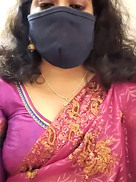 Snapshot of saritha29 chatting on 09/17/25, 04:53 saritha29 online show from 09/17/25, 04:53