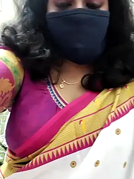 Snapshot of saritha29 chatting on 10/13/25, 04:52 saritha29 online show from 10/13/25, 04:52