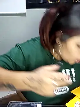 snow belle online show from 11/21/25, 02:54