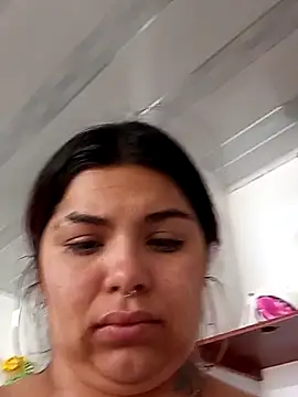 snow belle online show from 11/17/25, 04:33