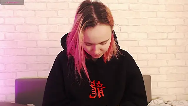 Snapshot of Ericha_Stone chatting on 01/08/26, 01:22 Ericha Stone online show from 01/08/26, 01:22