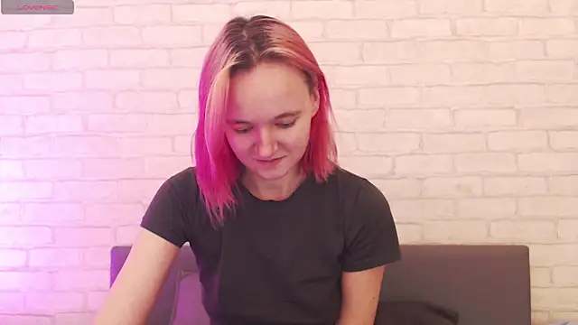 Snapshot of Ericha_Stone chatting on 11/04/25, 01:20 Ericha Stone online show from 11/04/25, 01:20