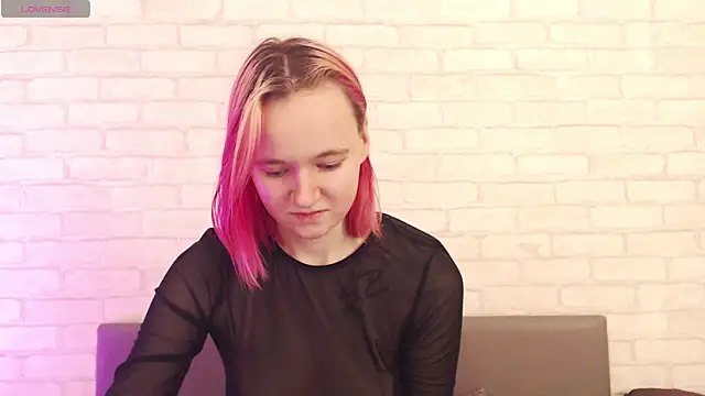 Ericha Stone online show from 11/11/25, 01:33