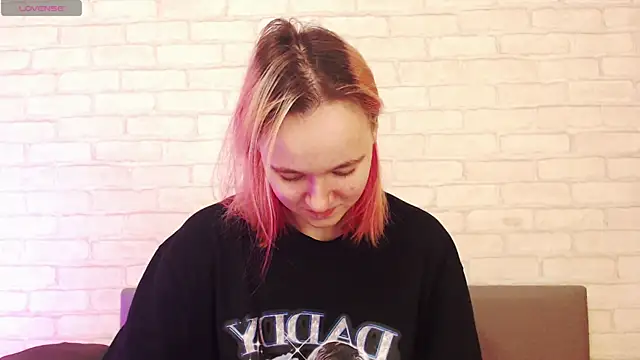 Snapshot of Ericha_Stone chatting on 01/07/26, 01:43 Ericha Stone online show from 01/07/26, 01:43