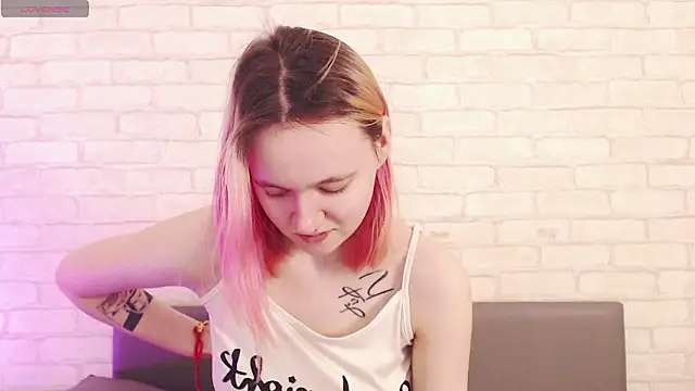 Snapshot of Ericha_Stone chatting on 02/06/26, 01:23 Ericha Stone online show from 02/06/26, 01:23