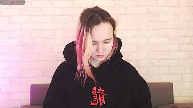 Ericha Stone online show from 03/18/26, 01:31