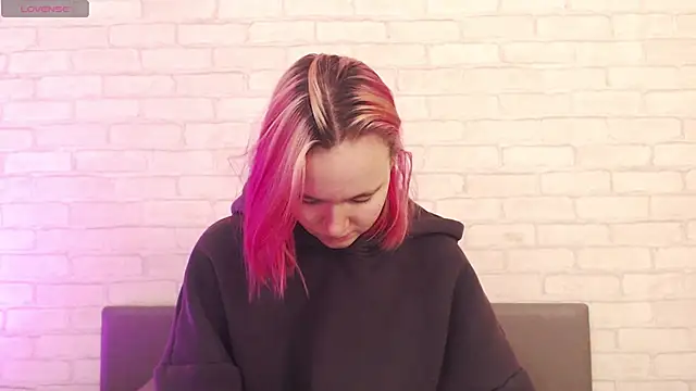 Ericha Stone online show from 11/07/25, 03:22