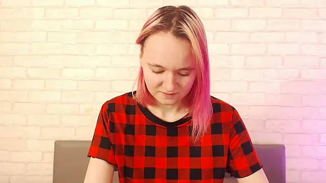 Ericha Stone online show from 11/20/25, 01:39