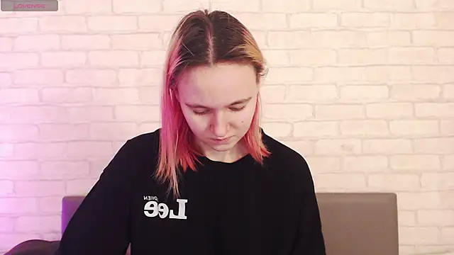 Snapshot of Ericha_Stone chatting on 01/10/26, 01:23 Ericha Stone online show from 01/10/26, 01:23