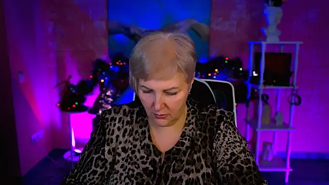 MaryMogan online show from 12/18/25, 01:04