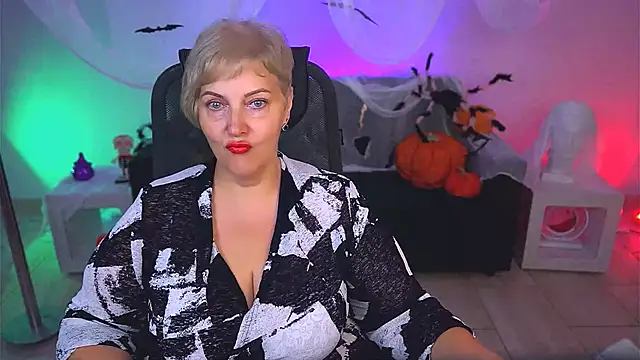 MaryMogan online show from 10/23/25, 04:44