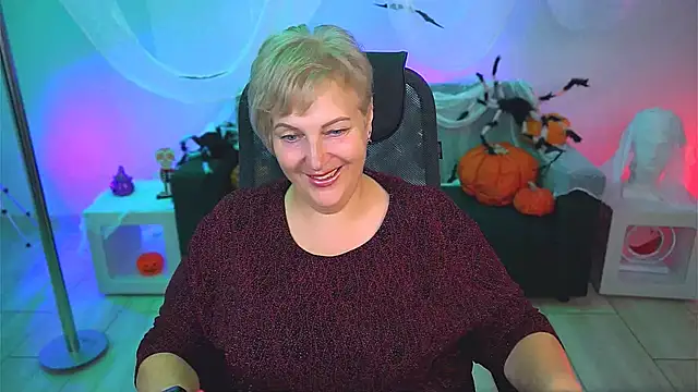 MaryMogan online show from 10/24/25, 04:11