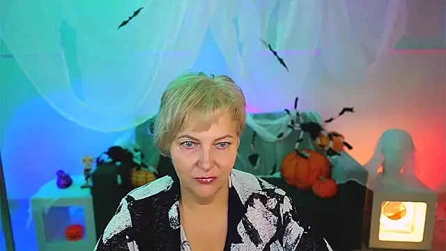 MaryMogan online show from 10/30/25, 04:11