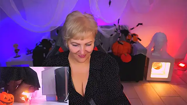 MaryMogan online show from 10/31/25, 03:58