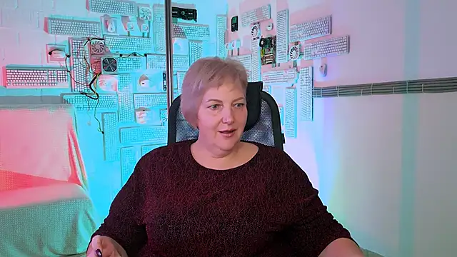 MaryMogan online show from 11/26/25, 03:01