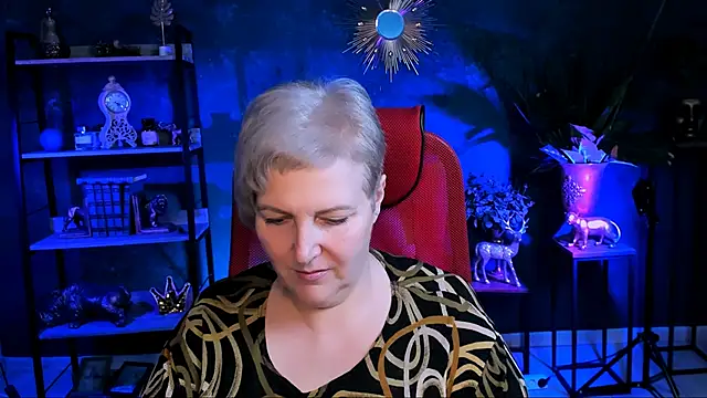 Snapshot of MaryMogan chatting on 10/13/25, 12:40 MaryMogan online show from 10/13/25, 12:40