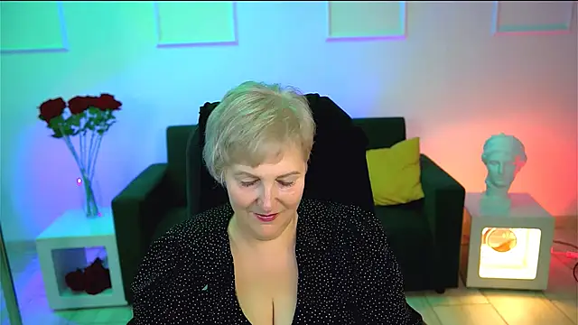 Snapshot of MaryMogan chatting on 10/16/25, 04:10 MaryMogan online show from 10/16/25, 04:10