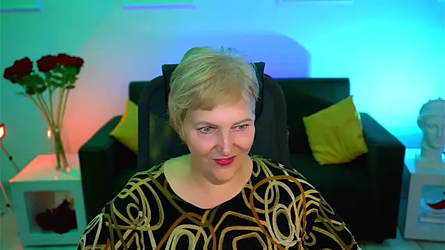 Snapshot of MaryMogan chatting on 10/10/25, 08:26 MaryMogan online show from 10/10/25, 08:26