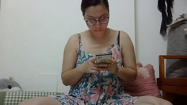Snapshot of Kiko_sunflower chatting on 06/05/26, 05:56 Kiko sunflower online show from 06/05/26, 05:56