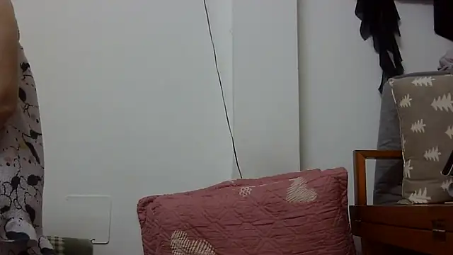 Snapshot of Kiko_sunflower chatting on 06/13/26, 04:32 Kiko sunflower online show from 06/13/26, 04:32
