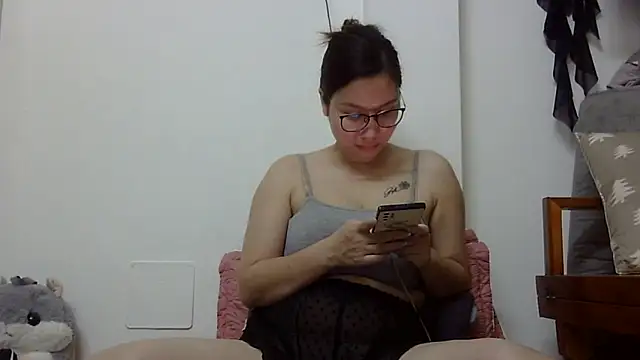 Snapshot of Kiko_sunflower chatting on 06/16/26, 04:45 Kiko sunflower online show from 06/16/26, 04:45