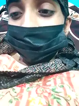 Snapshot of Pahadi_couple chatting on 10/16/25, 04:37 Pahadi couple online show from 10/16/25, 04:37